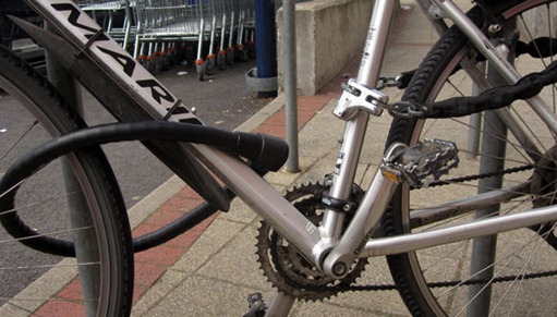 abus granit steel 1000 secured to bike