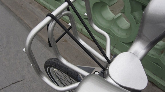 Front basket with straps you can easily adjust