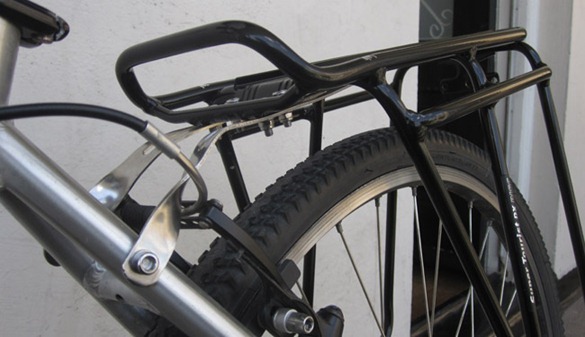 Front view over back wheel of Topeak Super Tourist DX