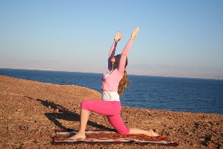 low lunge anjaneyasana