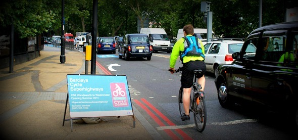 Cycle Superhighway 8 showing the starting sign that points the route