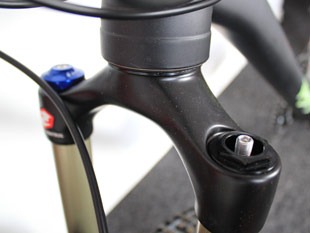 Step 4 of the suspension fork adjustment repair