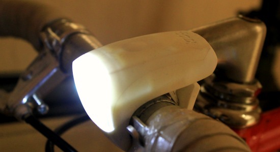 Knog Boomer shown on handlebars with light turned on Knog Boomer shown on handlebars with light turned on