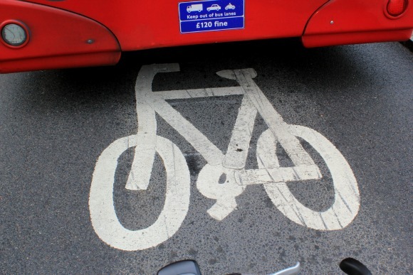 Keep out of the bus lane symbol
