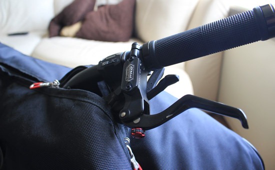Scicon Aerocomfort 2.0 bag with handlebars popping out