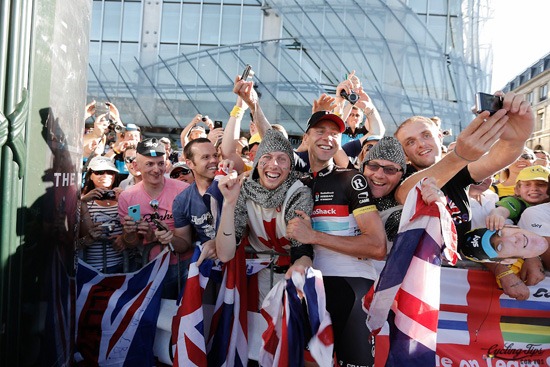 Spectators at the TdF - Image by Cycling Tips Blog