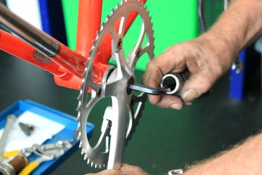 Tightening cranks