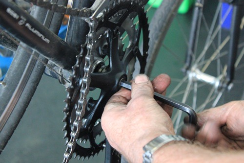 using-allen-key-to-tighten-cranks