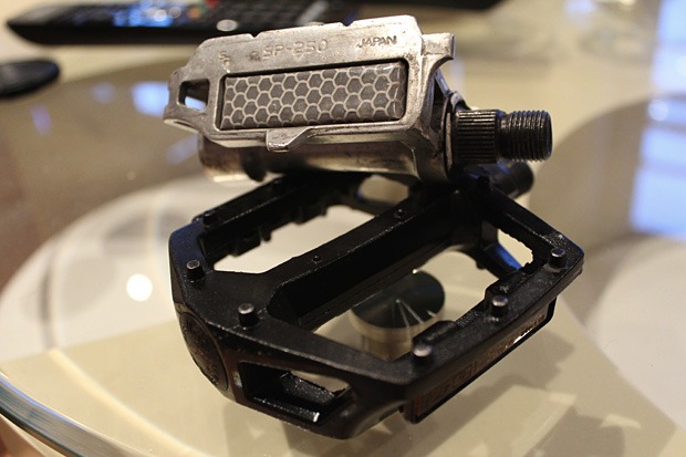 Comparison of flat and platform pedal