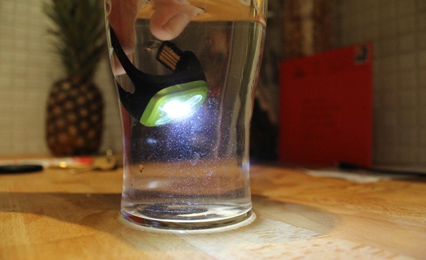 Knog blinder being dropped in to a pint glass Knog blinder being dropped in to a pint glass