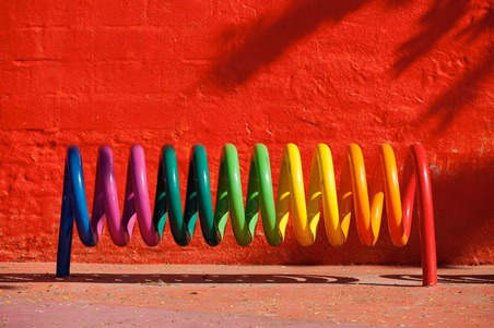 Rainbow-Slinky-stand